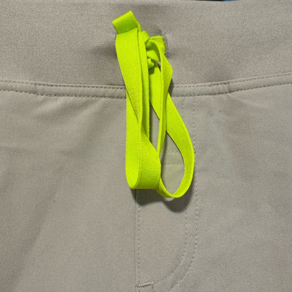 Figs Kade women’s scrub pants with Neon Drawstring small - Picture 3 of 9